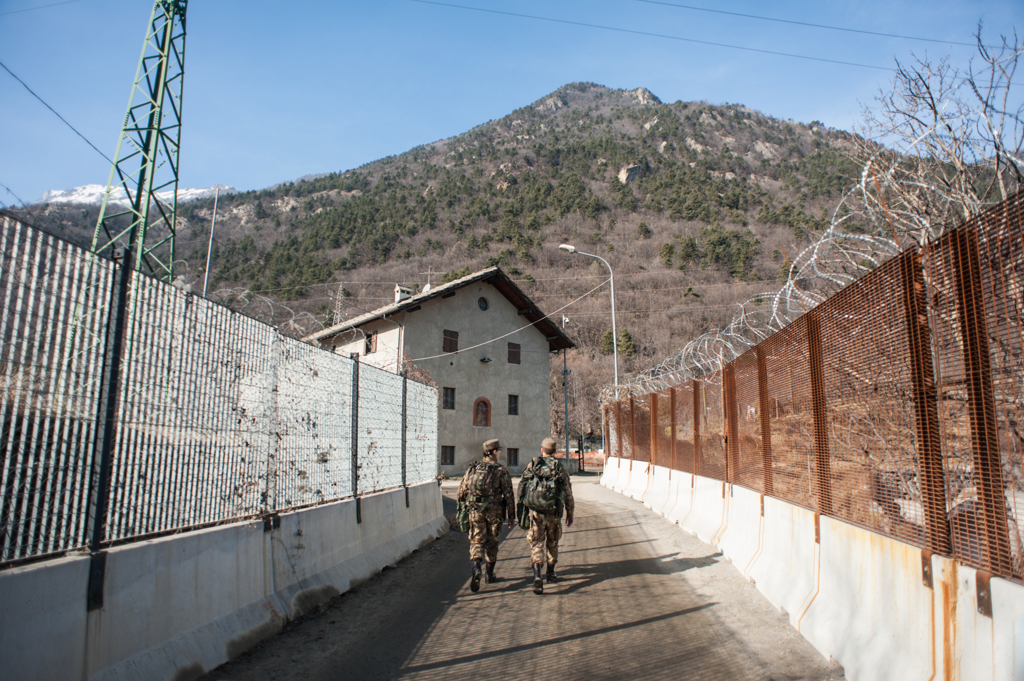 La cascina Maddalena e il confine del cantiere-fortilizio, gennaio 2016.