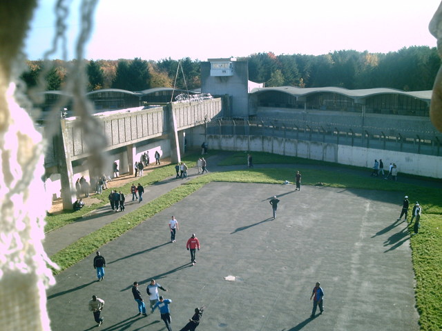 Il carcere di Fleury-Mérogis - I-screen