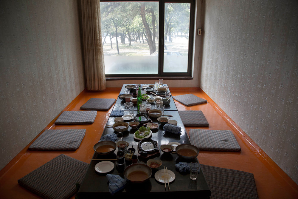 Un ristorante a Wonsan, il 15 giugno. - (David Guttenfelder, Ap/Ansa)