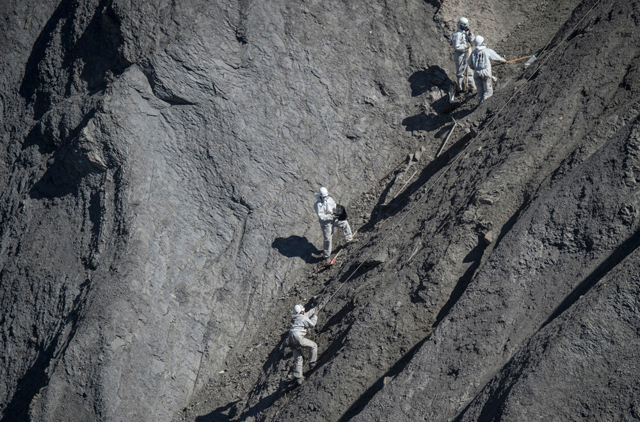 Le operazioni di recupero dei resti dell’Airbus A320 della Germanwings, che si è schiantato il 24 marzo 2015 nel sud delle Alpi francesi. - Yves Malenfer, Ministero dell'interno francese/Afp
