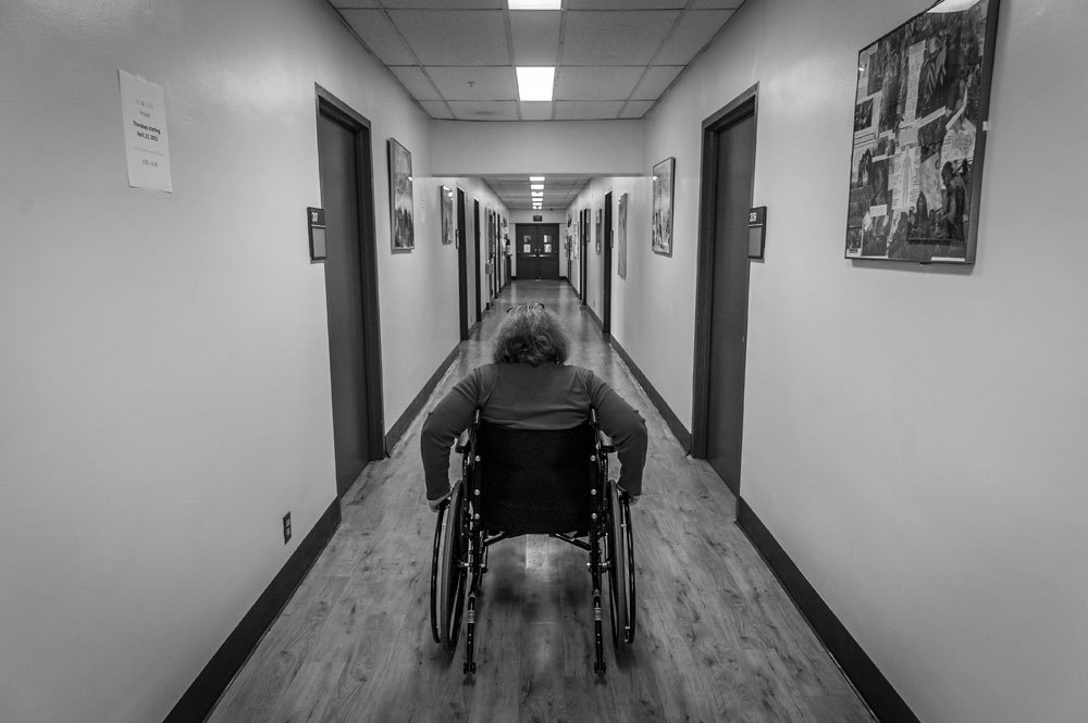 Glendy Golden a Los Angeles, il 5 maggio 2015. Si è arruolata per scappare alla violenza domestica ma anche nell’esercito ha subìto diverse aggressioni sessuali in soli diciotto mesi. Dopo avere lasciato la vita militare, ha vissuto in strada ma ora ha trovato rifugio in una residenza dell’Esercito della salvezza. - (Mary F. Calvert, Alexia Foundation/Zuma Press/Mondadori Portfolio)