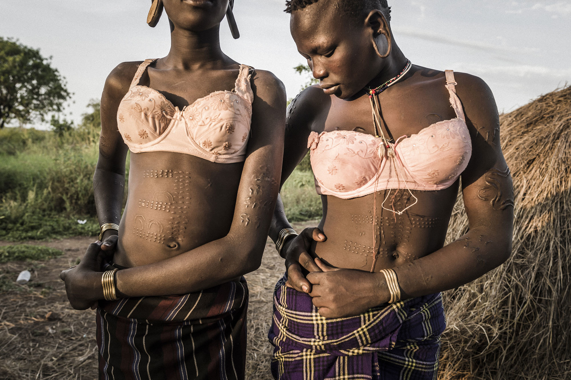 Finalista nella categoria progetti a lungo termine, storie. Due donne della regione della valle dell’Omo, in Etiopia, dove vivono circa duecentomila persone di diversi gruppi etnici. La costruzione di una diga sta rapidamente cambiando l’ambiente, con gravi impatti economici ed ecologici. 24 luglio 2011-24 novembre 2017. - (Fausto Podavini)