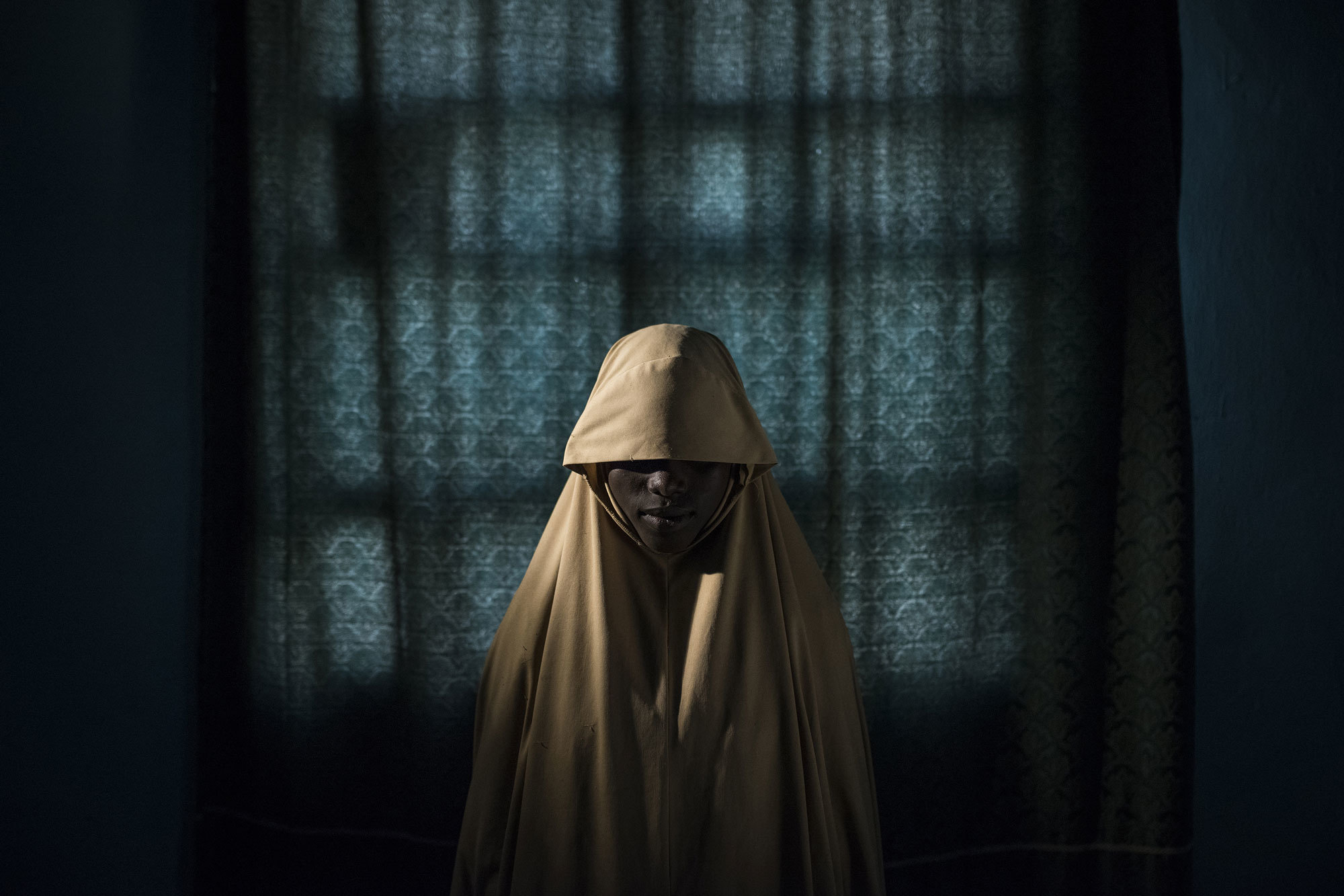 Finalista nelle categorie foto dell’anno e persone, storie. Aisha, 14 anni, a Maiduguri, Nigeria, 21 settembre 2017. Aisha è riuscita a scappare dai miliziani di Boko haram che l’avevano rapita. - (Adam Ferguson)