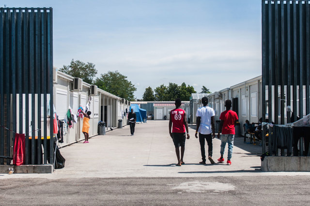 Non solo Riace, il sistema di accoglienza italiano è sotto attacco
