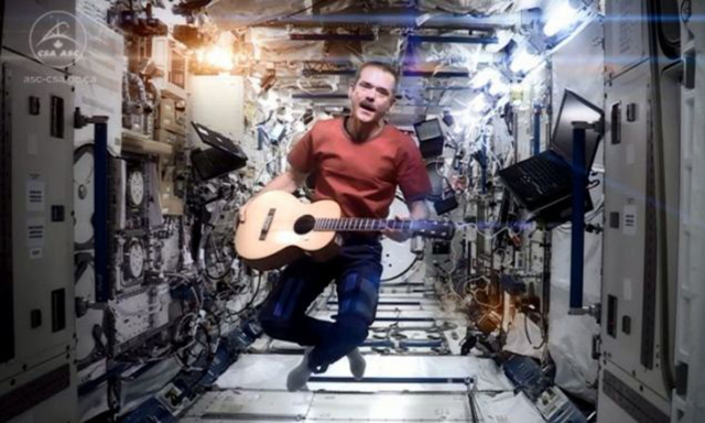 Chris Hadfield, lassù nello spazio