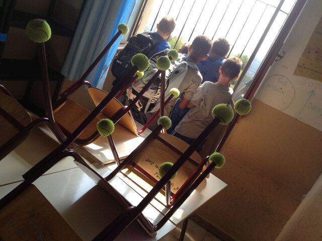 La scelta dei banchi rivela un’idea di scuola e di società La scelta dei banchi rivela un’idea di scuola e di società