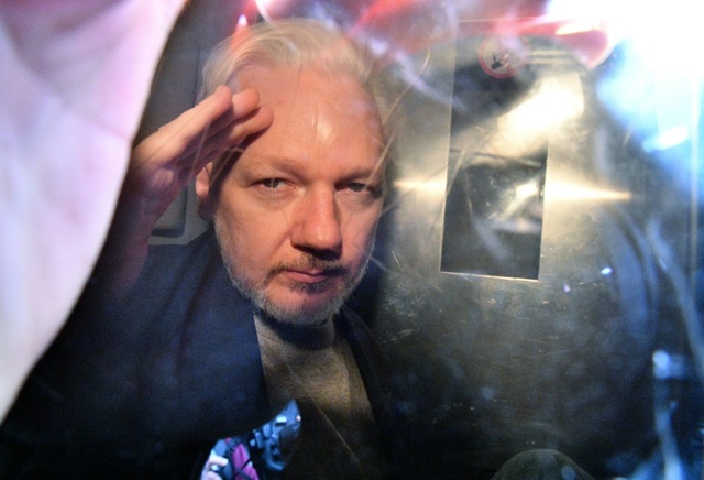 La giustizia britannica esamina un ultimo ricorso di Julian Assange