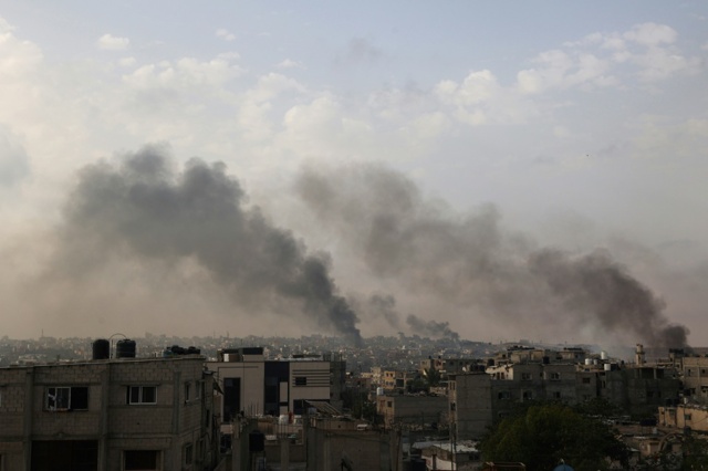 I carri armati israeliani raggiungono il centro di Rafah