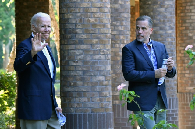 Comincia il processo a Hunter Biden, accusato di possesso illegale di un’arma da fuoco