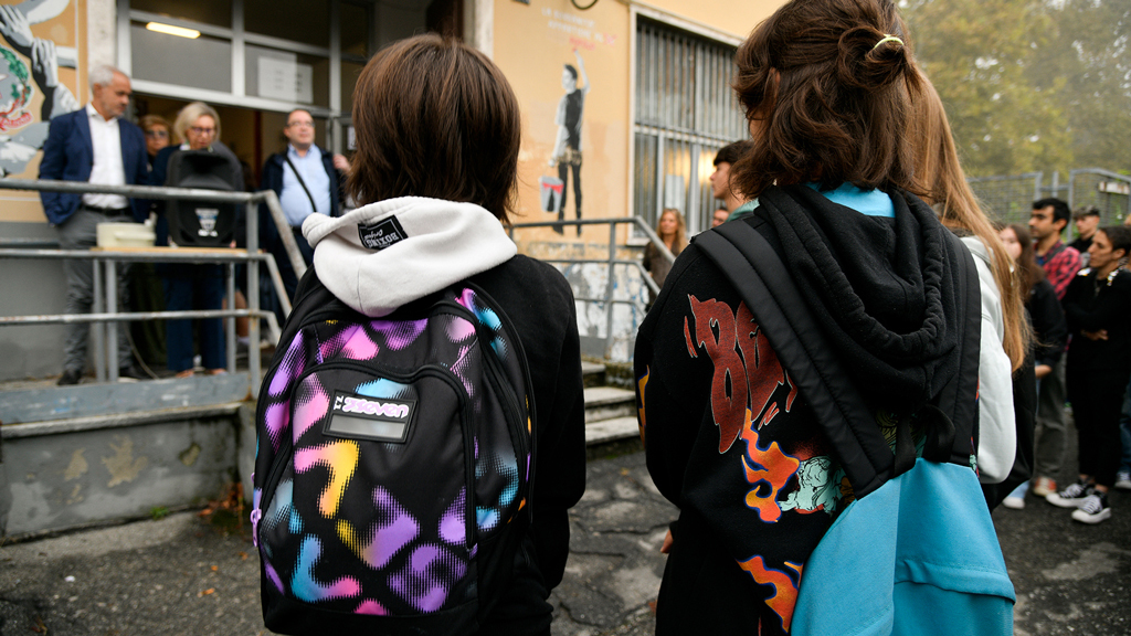 https://media.internazionale.it/images/2025/04/08/281013-hd.jpg
