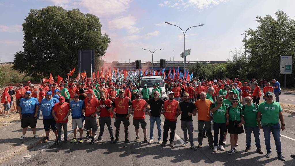 https://media.internazionale.it/images/2025/06/26/295393-hd.jpg
