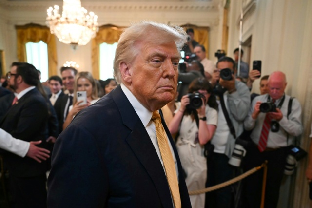 Negli Stati Uniti il caso Epstein imbarazza Donald Trump