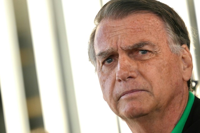 L’ex presidente brasiliano Bolsonaro dovrà indossare un braccialetto elettronico L’ex presidente brasiliano Bolsonaro dovrà indossare un braccialetto elettronico