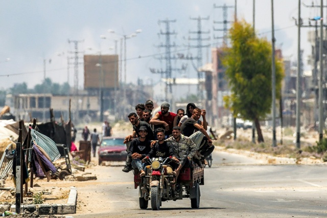 L’esercito israeliano estende le operazioni di terra al centro della Striscia di Gaza L’esercito israeliano estende le operazioni di terra al centro della Striscia di Gaza