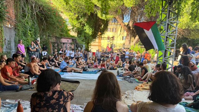 https://media.internazionale.it/images/2025/07/22/299465-sd.jpg