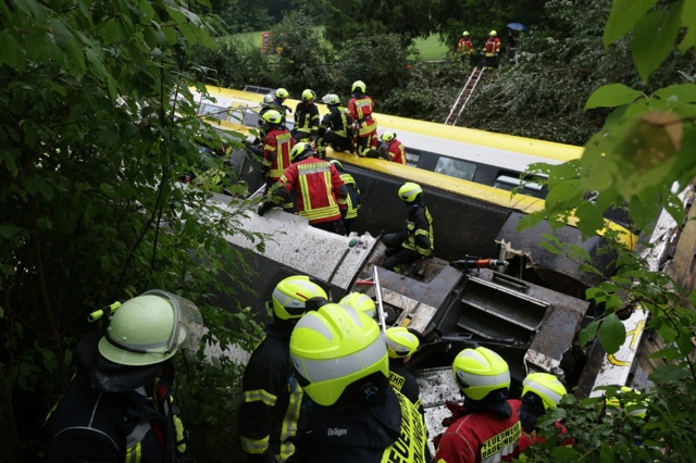tre morti nel deragliamento di un treno in germania