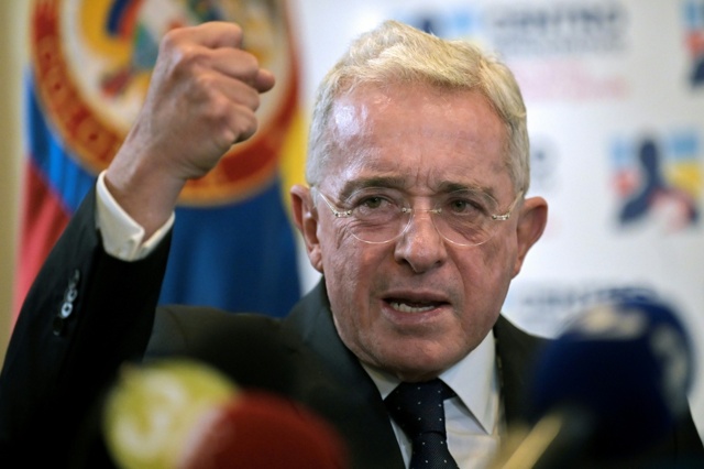 Colombia, condannato l’ex presidente Álvaro Uribe