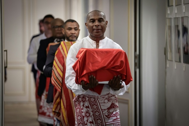 La Francia restituisce al Madagascar il cranio di re Toera La Francia restituisce al Madagascar il cranio di re Toera