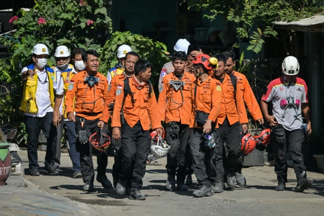 il bilancio finale del crollo di una scuola islamica in indonesia 232 di 67 morti