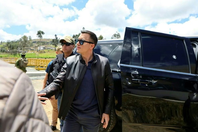 attacco al veicolo su cui viaggiava il presidente ecuadoriano daniel noboa