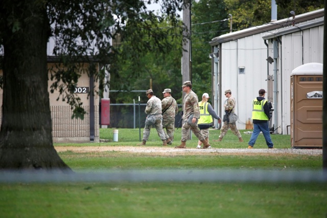 duecento riservisti della guardia nazionale del texas si preparano a entrare a chicago
