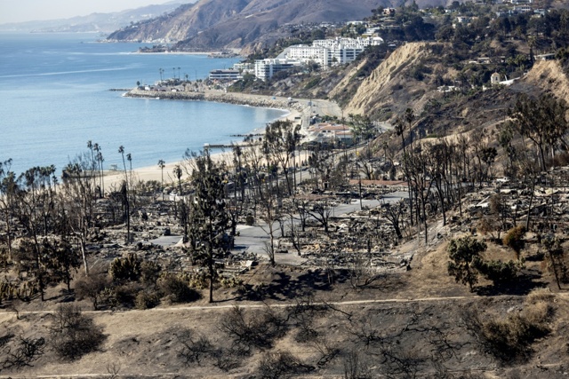 Autista Uber arrestato per gli incendi mortali del gennaio scorso a Los Angeles Autista Uber arrestato per gli incendi mortali del gennaio scorso a Los Angeles
