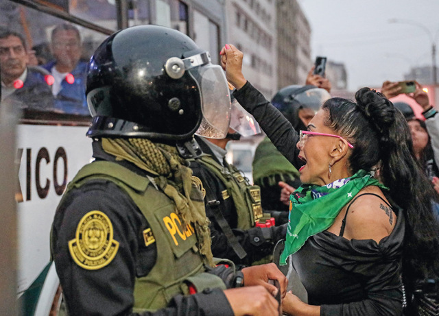 https://media.internazionale.it/images/2025/10/15/312072-sd.jpg