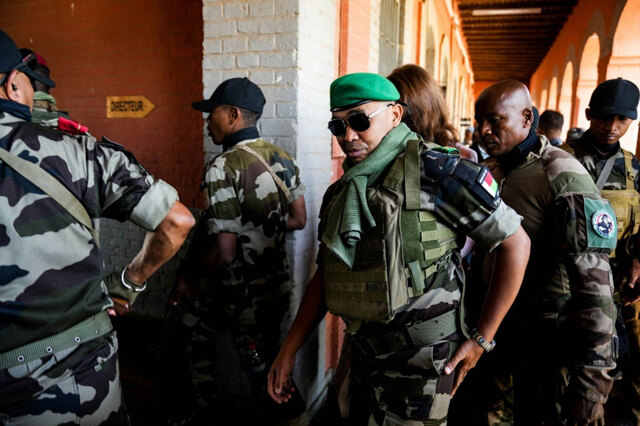 Il colonnello Michael Randrianirina s’insedia come nuovo presidente del Madagascar Il colonnello Michael Randrianirina s’insedia come nuovo presidente del Madagascar