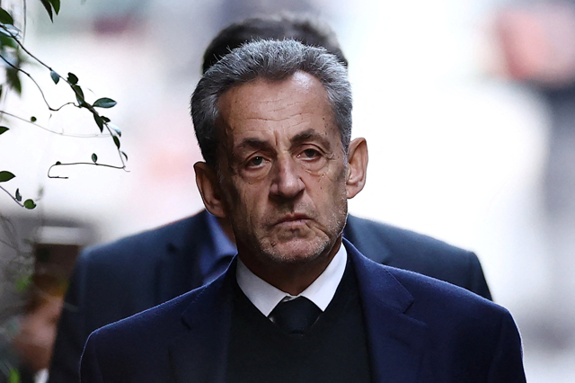 l8217ex presidente francese nicolas sarkozy entra in prigione a parigi