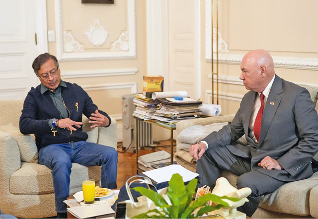 https://media.internazionale.it/images/2025/10/22/313171-sd.jpg