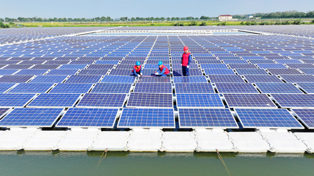 Il mondo andrà a energia solare molto prima di quanto immaginiamo Il mondo andrà a energia solare molto prima di quanto immaginiamo