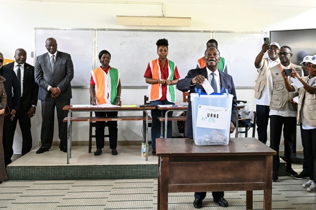 il capo dello stato uscente alassane ouattara vince le presidenziali in costa d8217avorio da Internazionale.it il capo dello stato uscente alassane ouattara vince le presidenziali in costa d8217avorio