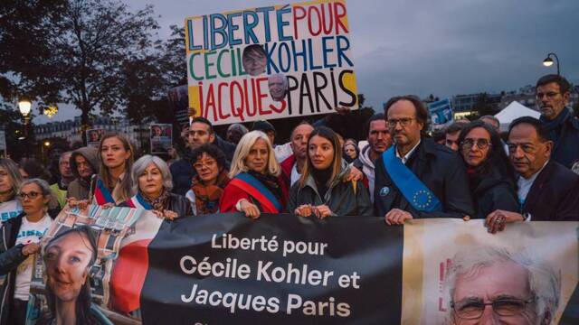 I francesi scarcerati in Iran e la diplomazia degli ostaggi I francesi scarcerati in Iran e la diplomazia degli ostaggi