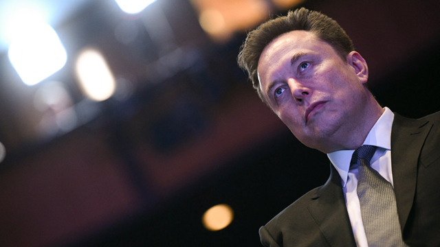 Se l’ia di Elon Musk dà risposte negazioniste sulle camere a gas