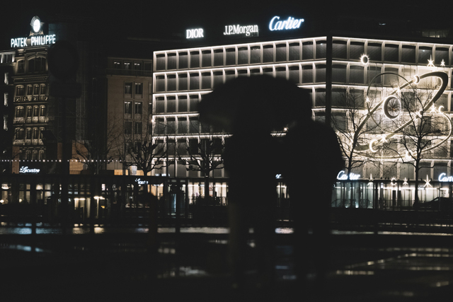 Lingotti d’oro, Rolex e armi