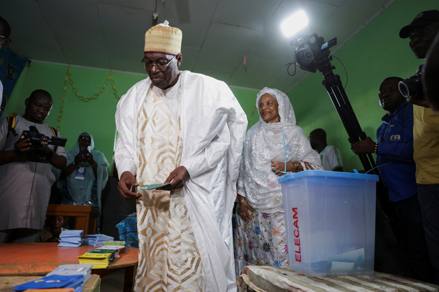 Il Gambia accoglie l’oppositore camerunese Issa Tchiroma Bakary