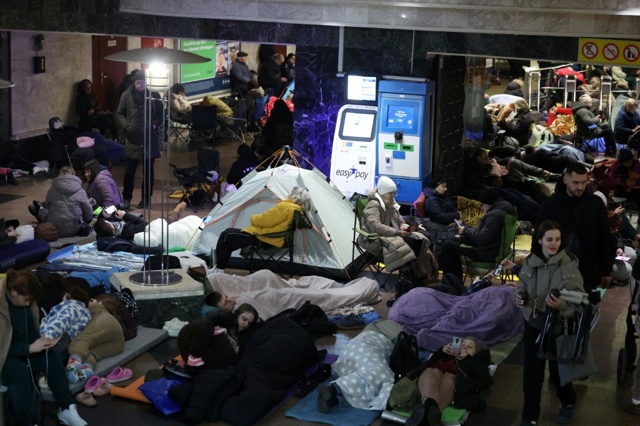 Ucraina e Russia conducono grandi attacchi durante la notte