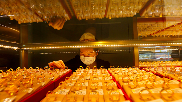 perch233 il prezzo dell8217oro continua ad aumentare da Internazionale.it perch233 il prezzo dell8217oro continua ad aumentare