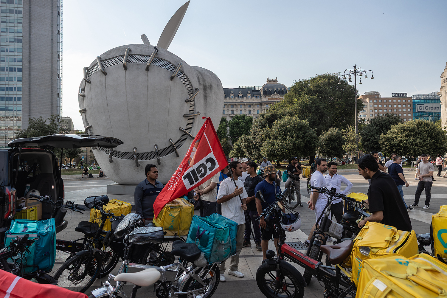 i rider costretti a lavorare nelle ore pi249 calde dei giorni pi249 caldi da Internazionale.it i rider costretti a lavorare nelle ore pi249 calde dei giorni pi249 caldi