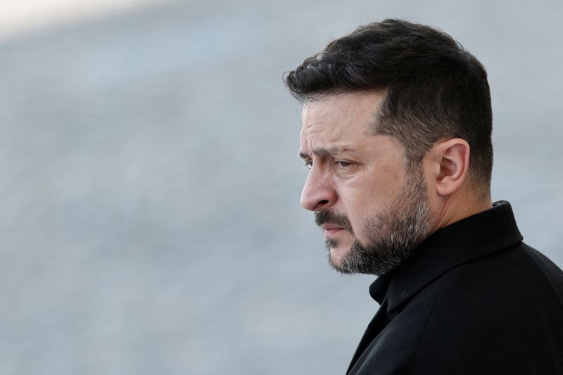 Zelenskiy speaks to U.S. envoys, discusses weapons