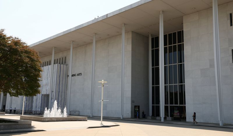 Kennedy Center board votes to inscribe Trump’s name on building