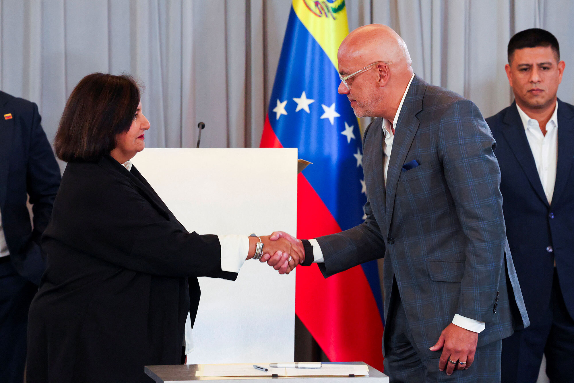i primi risultati dei negoziati tra il governo venezuelano e l8217opposizione da Internazionale.it i primi risultati dei negoziati tra il governo venezuelano e l8217opposizione