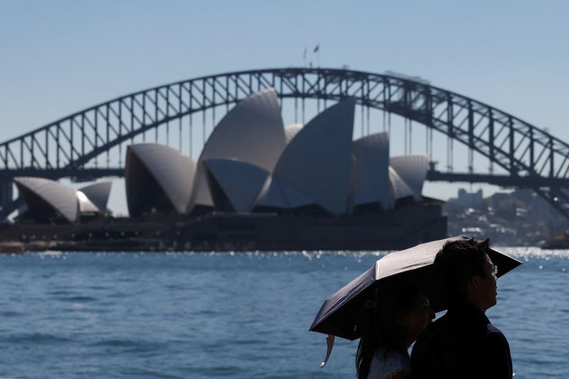 Sydney sweats in spring hot spell, faces ‘extreme' bushfire risk