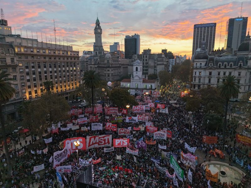 Overty Images Poverty rate tests Argentina’s Milei ahead of election - Internazionale