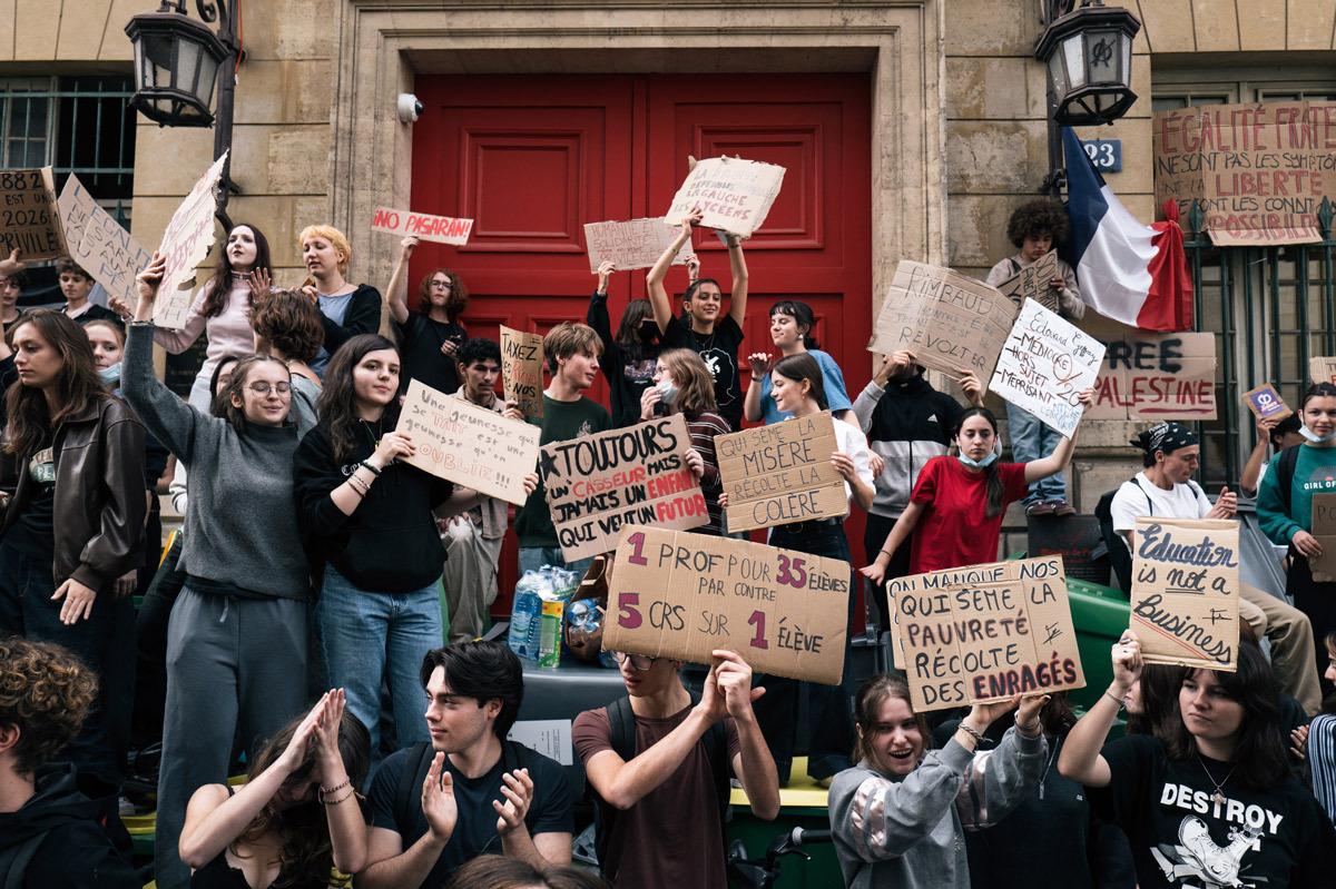 le rivendicazioni degli studenti francesi in cinque punti da Internazionale.it le rivendicazioni degli studenti francesi in cinque punti