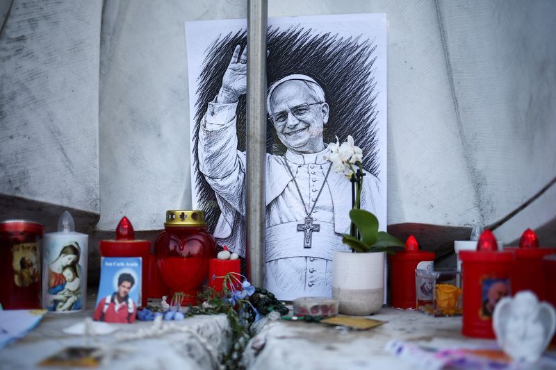 Pope Leo to appear Sunday after steady post‑surgery improvement