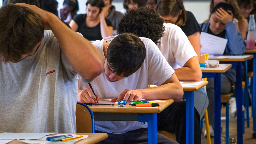 la scuola nei paesi europei tra tagli e disuguaglianze da Internazionale.it la scuola nei paesi europei tra tagli e disuguaglianze
