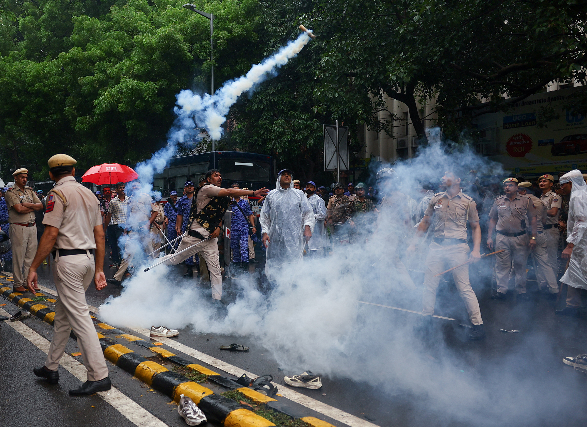 lo schema della repressione a new delhi da Internazionale.it lo schema della repressione a new delhi